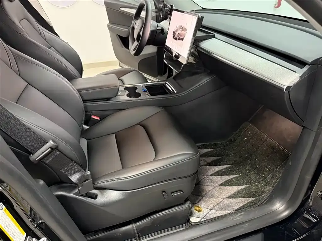 Tesla Model Y 2023 из CN, фото 5
