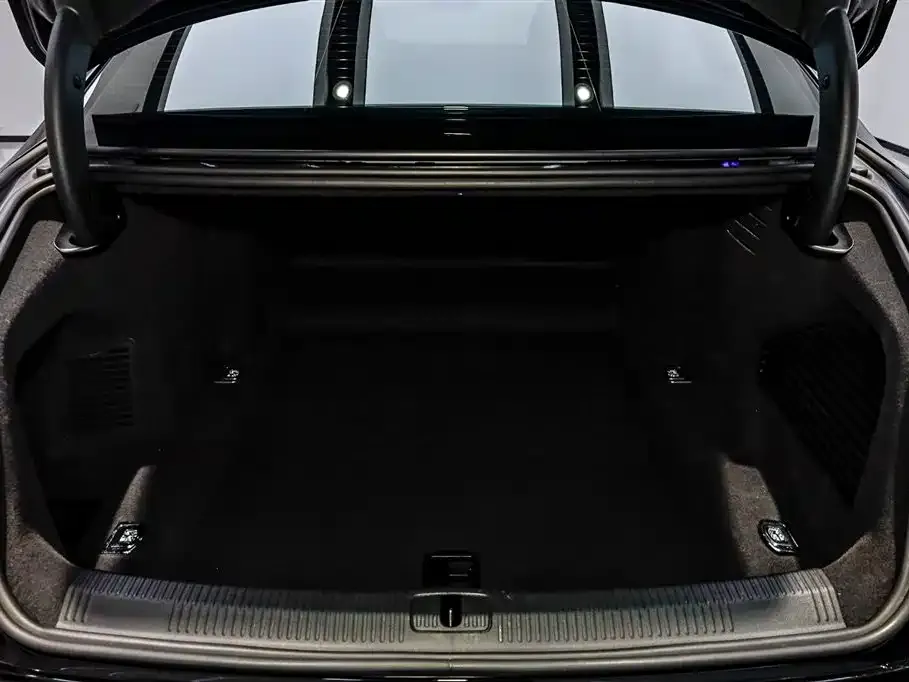 Audi A8 — фото 3