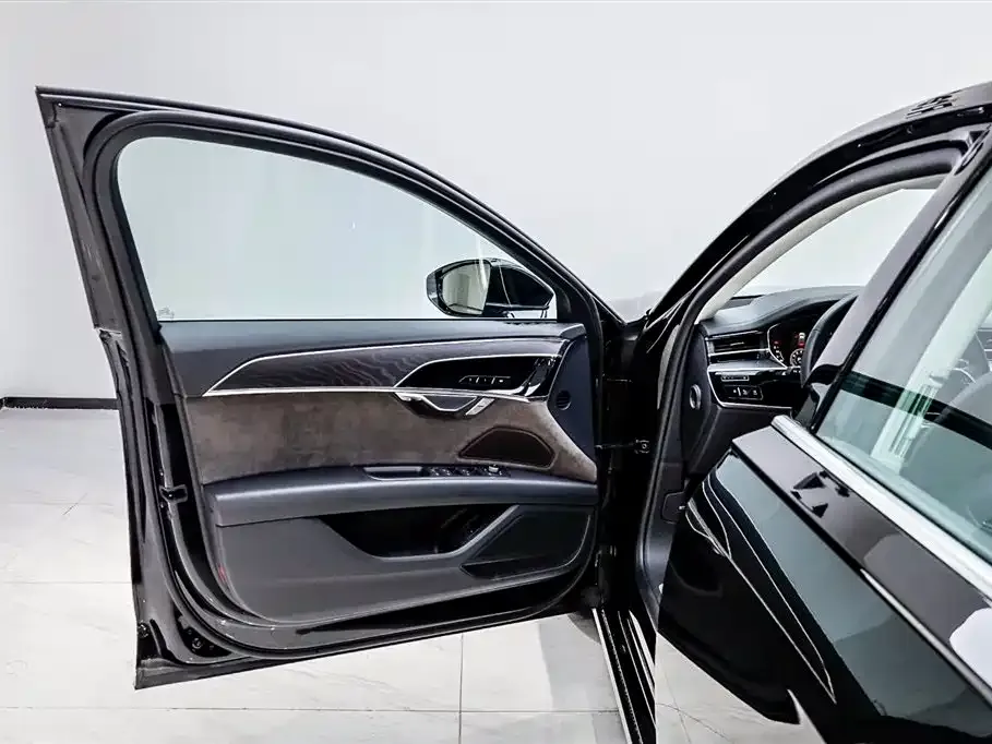 Audi A8 — фото 8