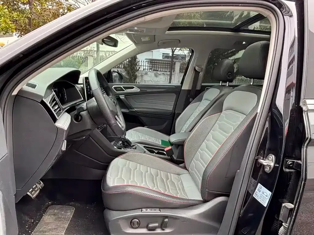 Volkswagen Tiguan L 2022 из CN, фото 2