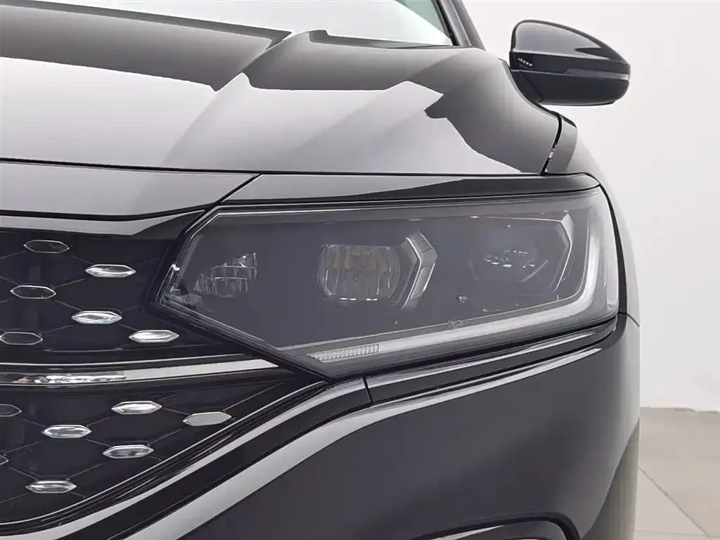 Volkswagen Passat — фото 10