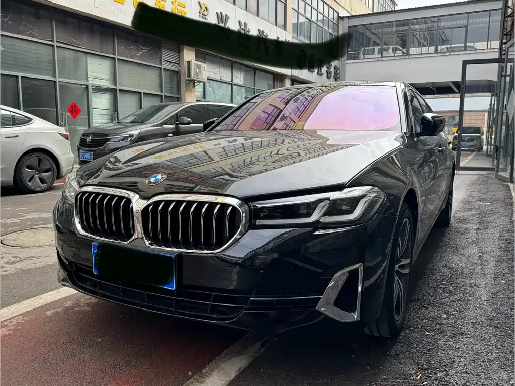 BMW 5 Series — фото 1