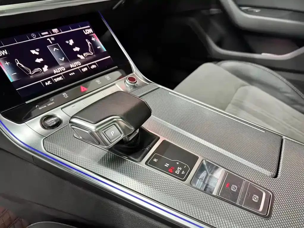 Audi A6L — фото 6
