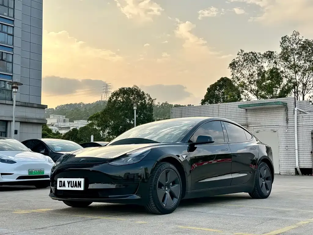 Tesla Model 3 — фото 1