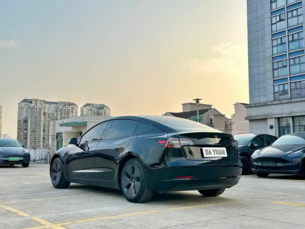Tesla Model 3 — фото 7