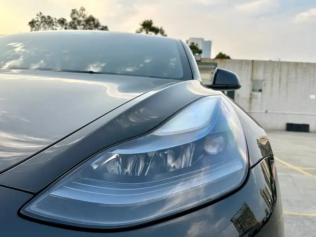 Tesla Model 3 — фото 2