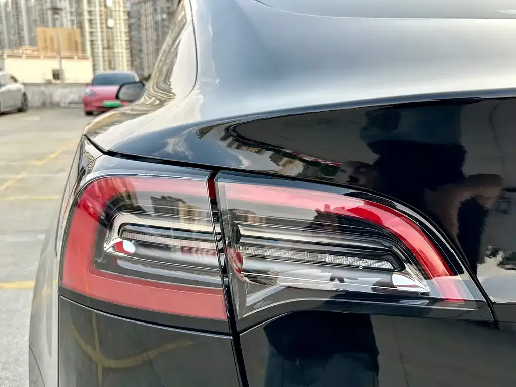 Tesla Model 3 — фото 4