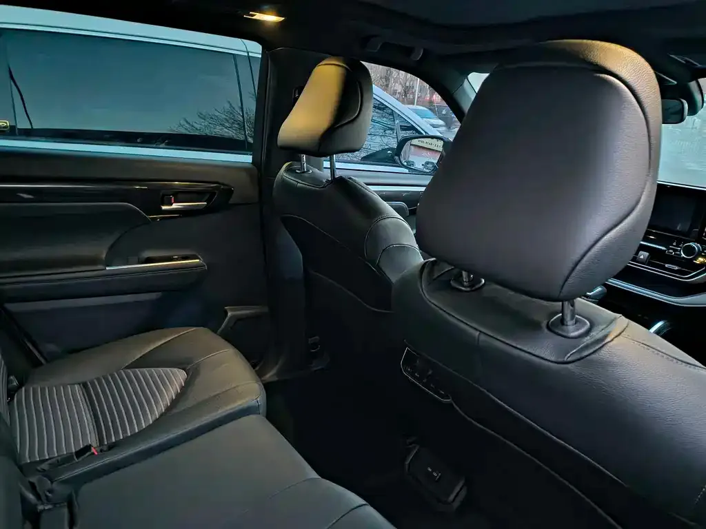 Toyota Crown Kluger 2022 из CN, фото 3