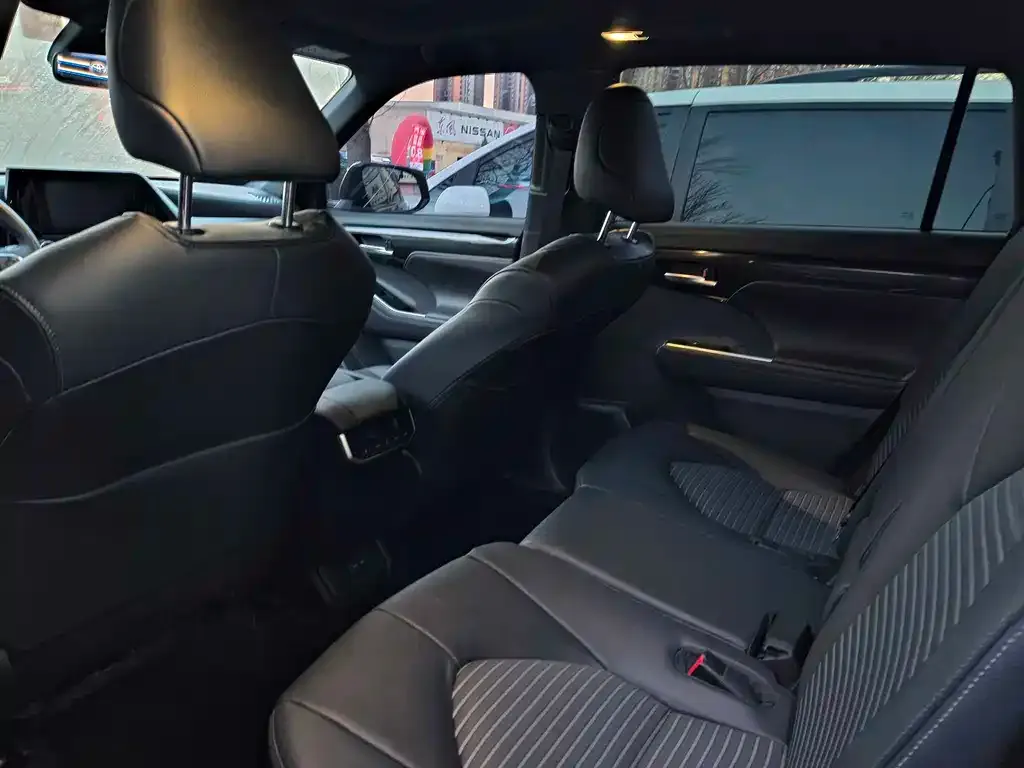 Toyota Crown Kluger 2022 из CN, фото 2
