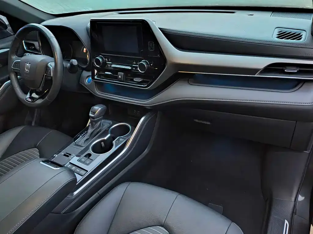 Toyota Crown Kluger 2022 из CN, фото 6