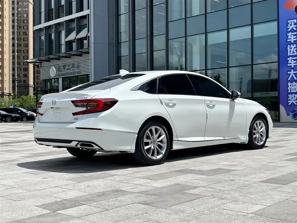Honda Accord — фото 9