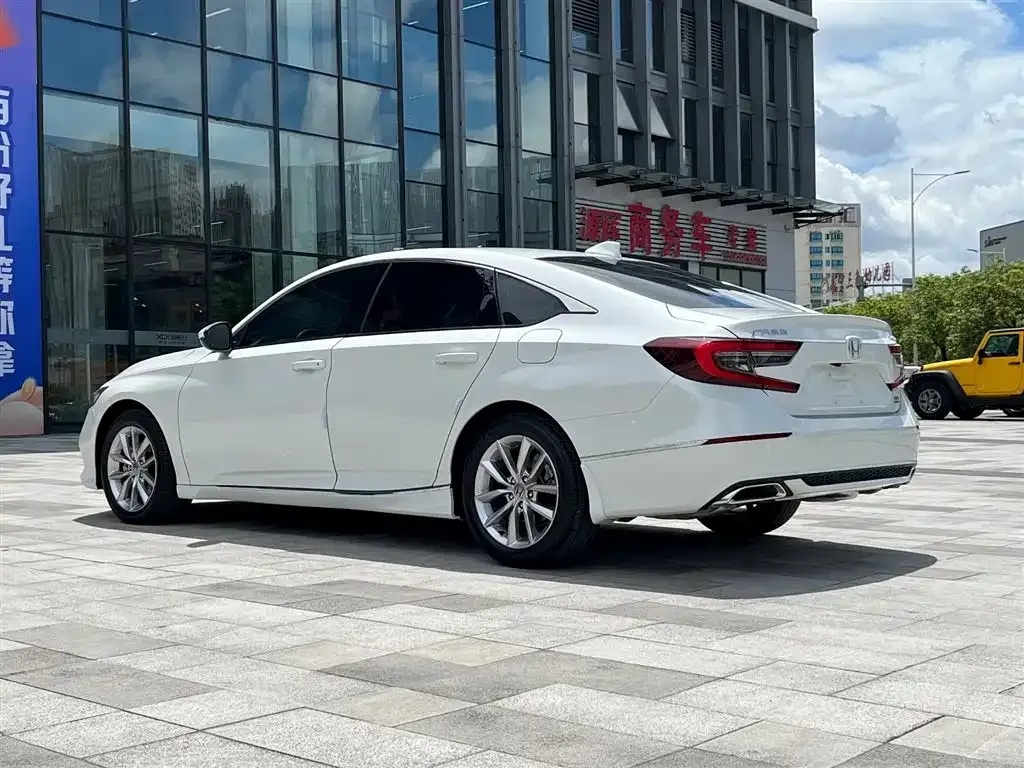 Honda Accord — фото 7