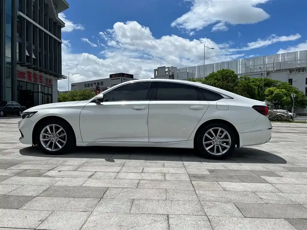 Honda Accord — фото 10