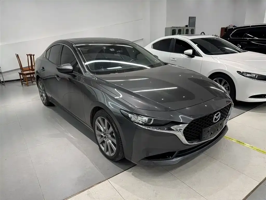 Mazda 3 Axela — фото 1