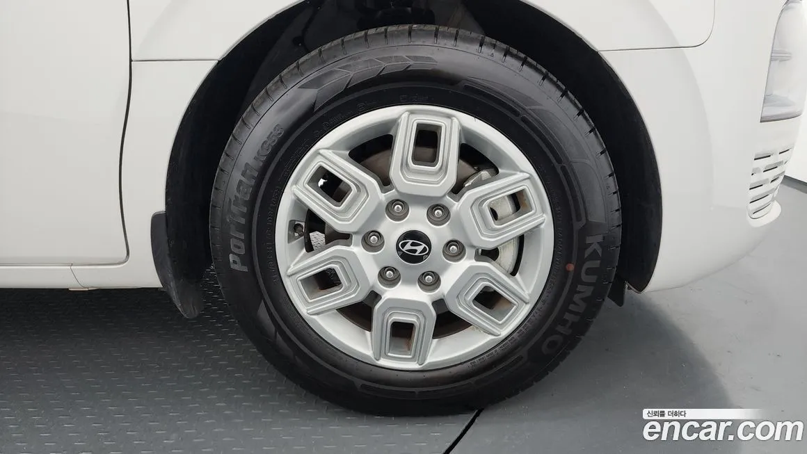 Hyundai Staria — фото 3