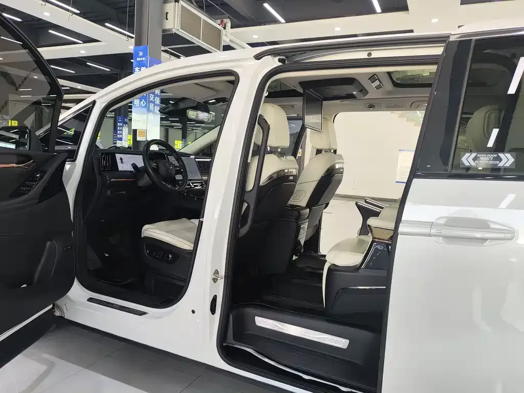 GAC Motor Trumpchi E9 — фото 8