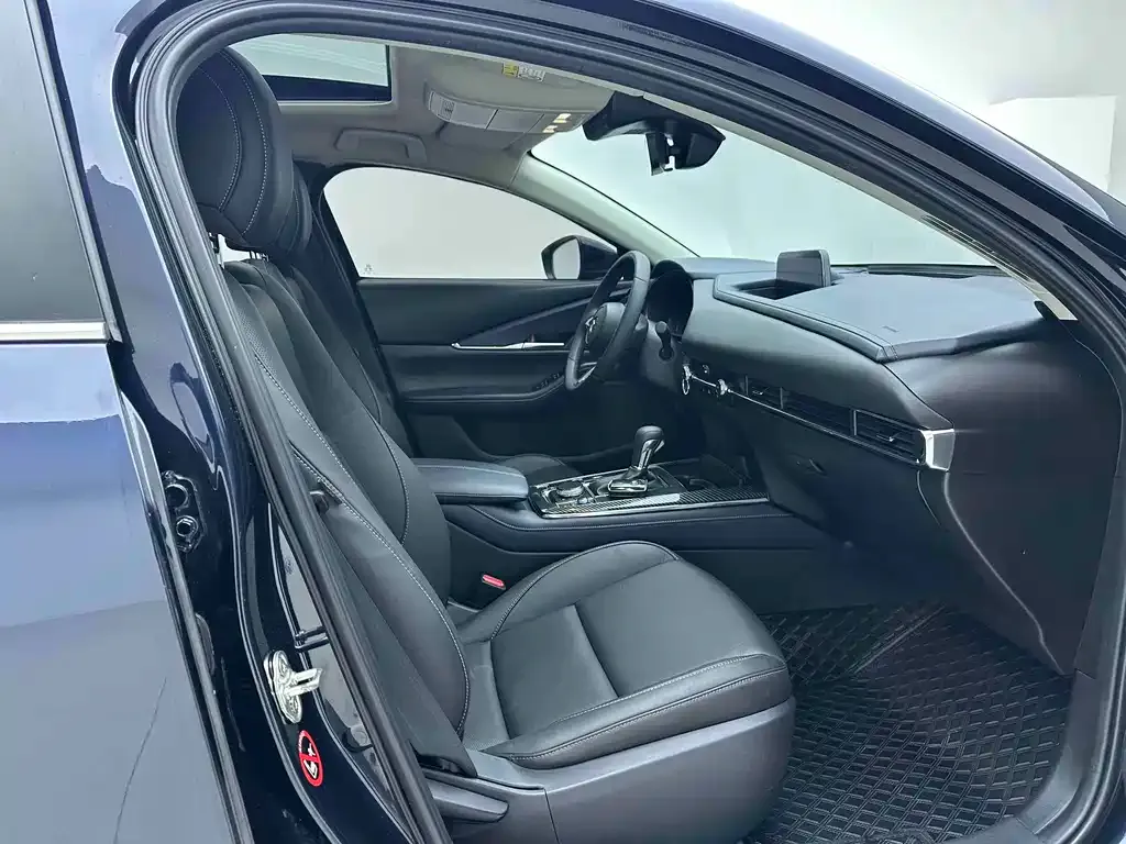 Mazda CX-30 2022 из CN, фото 9