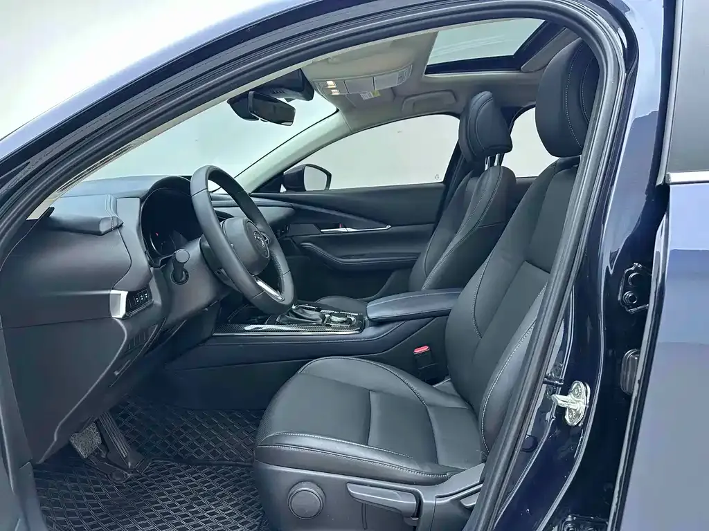 Mazda CX-30 2022 из CN, фото 10