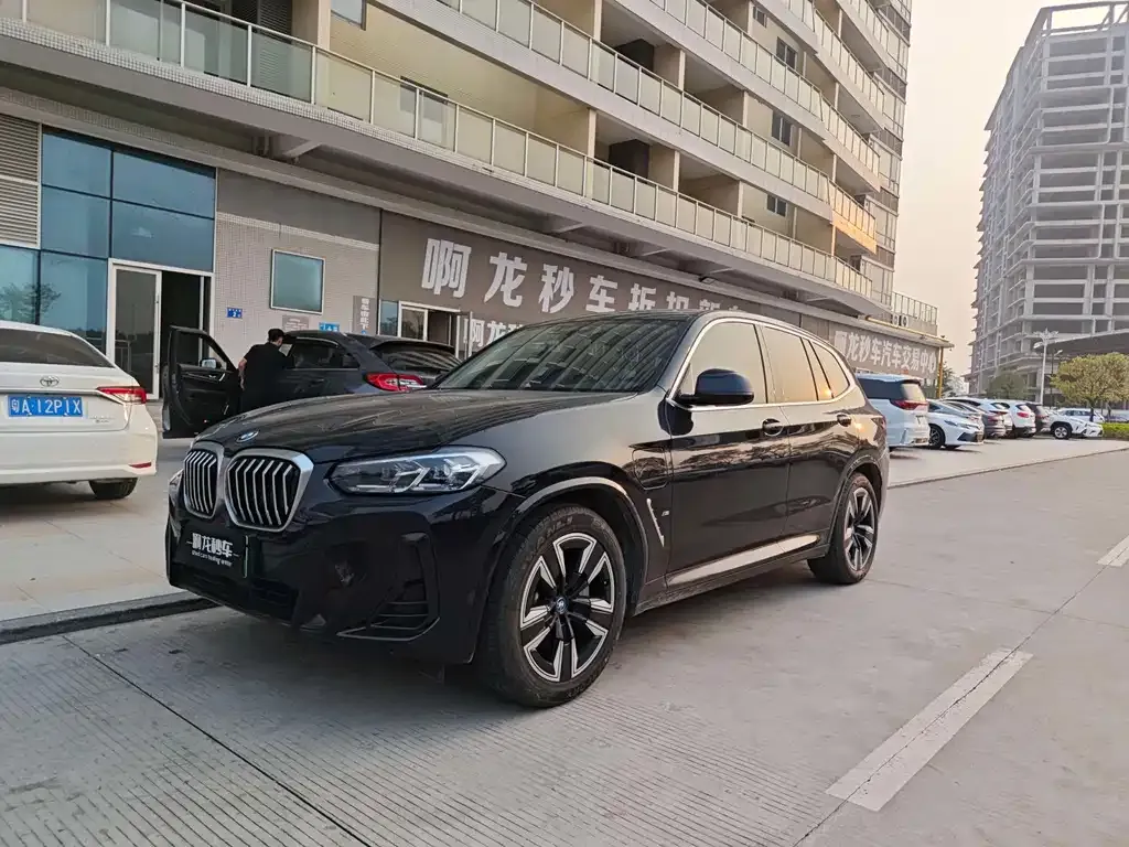 BMW iX3 — фото 1
