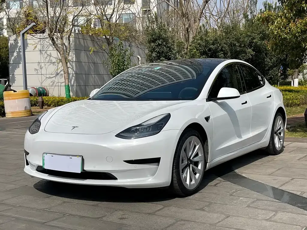 Tesla Model 3 — фото 1