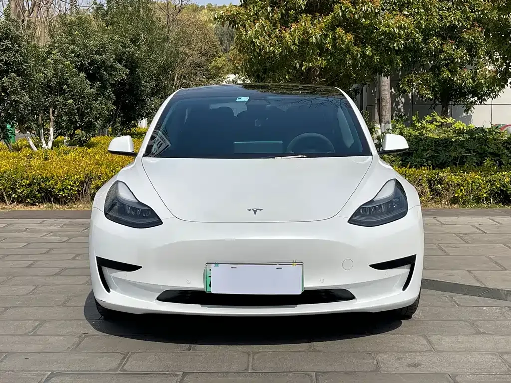 Tesla Model 3 — фото 10