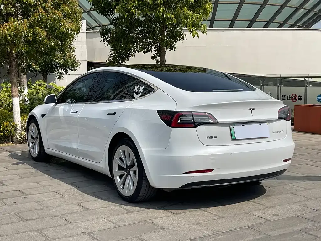 Tesla Model 3 — фото 7