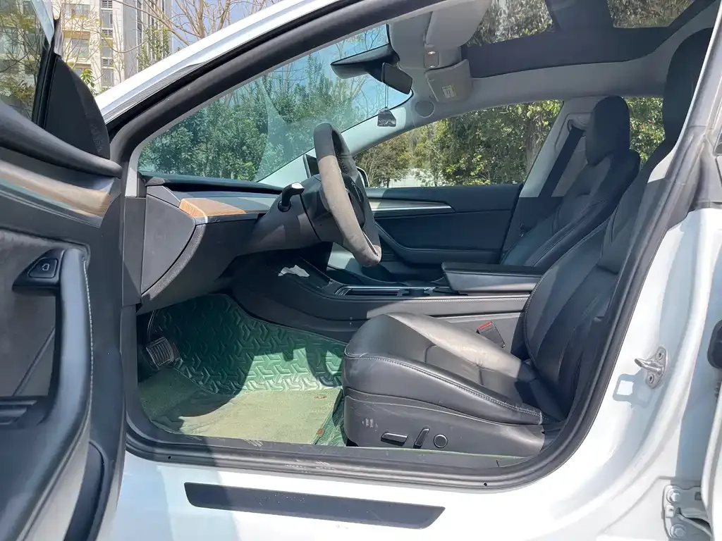 Tesla Model 3 — фото 4