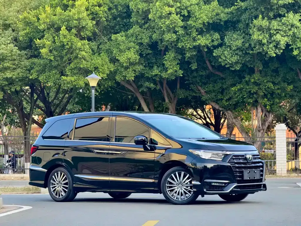 Honda Elysion 2024 из CN, фото 4