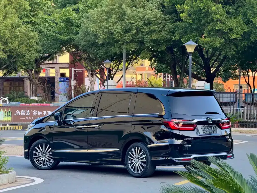 Honda Elysion 2024 из CN, фото 8
