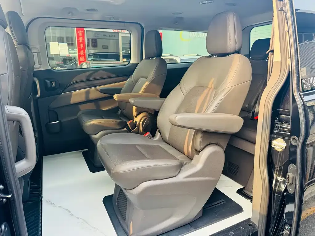 Ford Tourneo — фото 2
