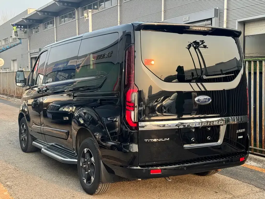 Ford Tourneo — фото 10