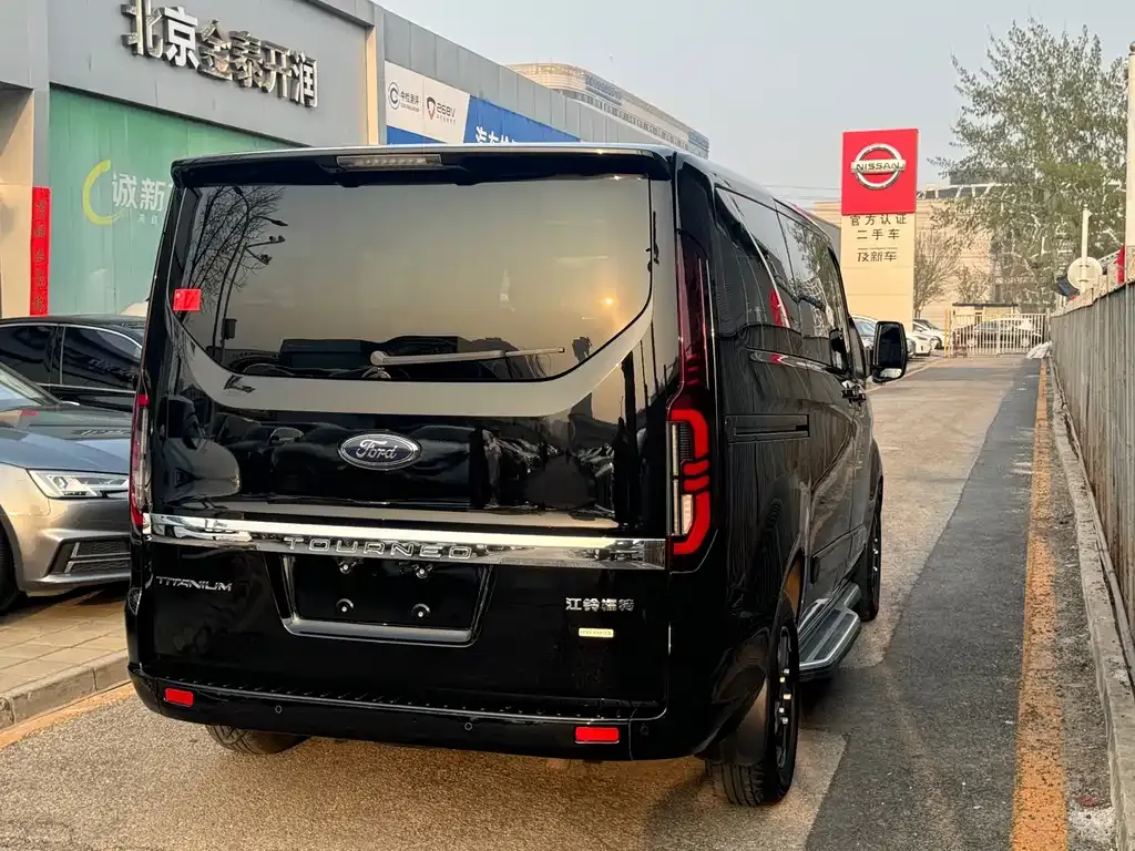 Ford Tourneo — фото 8