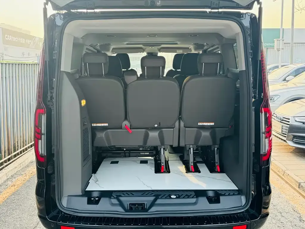 Ford Tourneo — фото 3