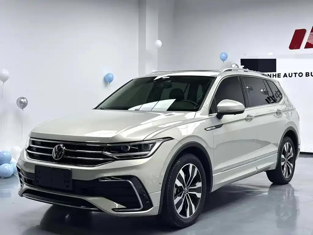 Volkswagen Tiguan L — фото 1