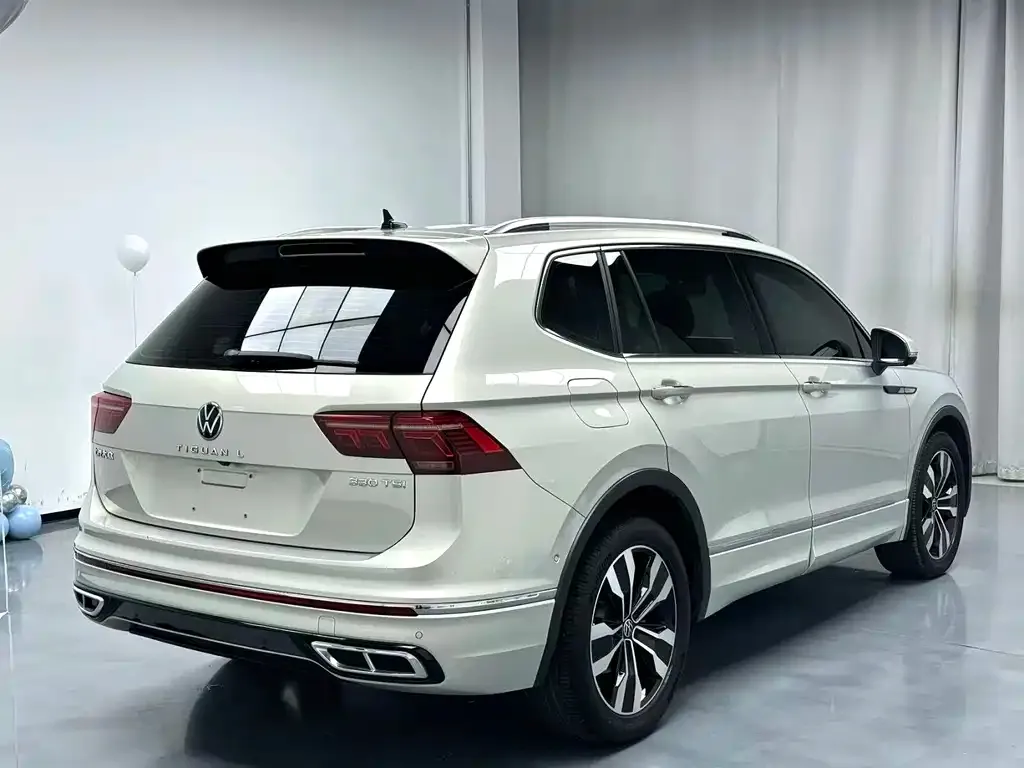 Volkswagen Tiguan L — фото 3