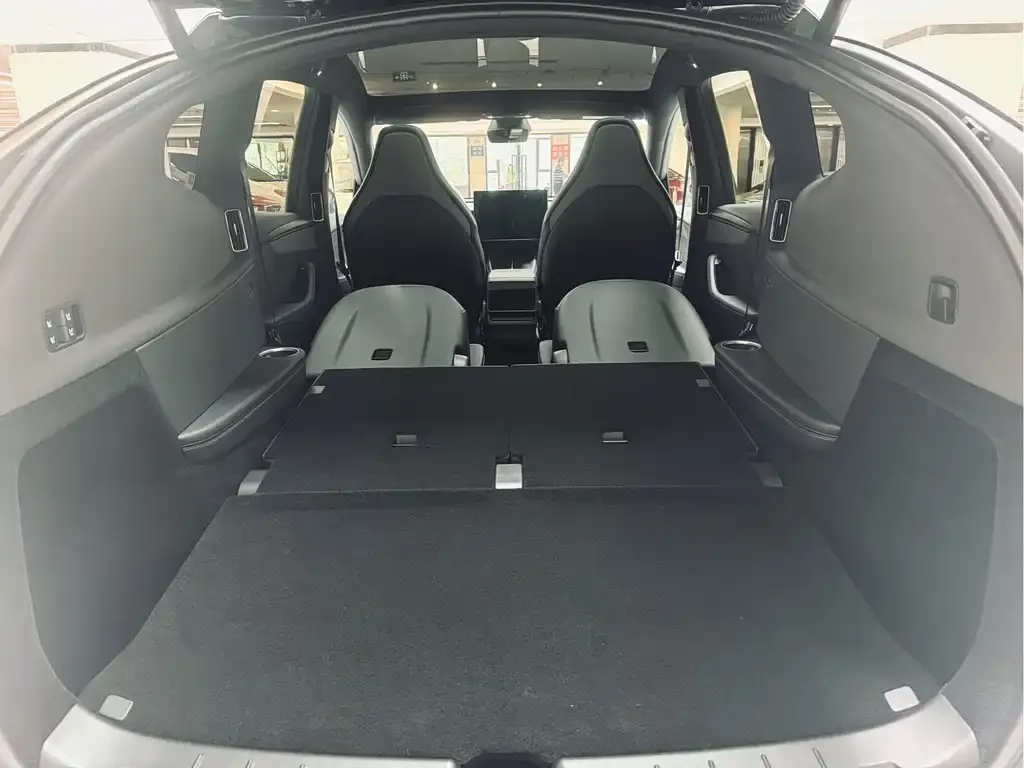 Tesla Model Y L 2025 из CN, фото 4
