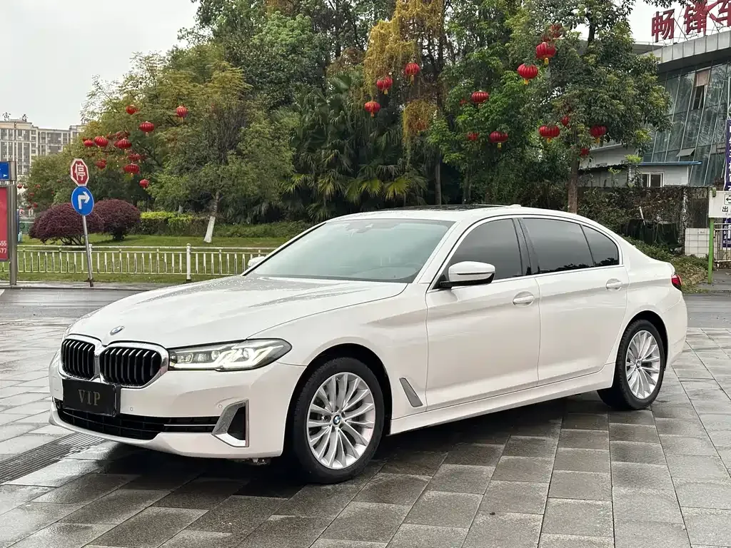 BMW 5 Series — фото 1