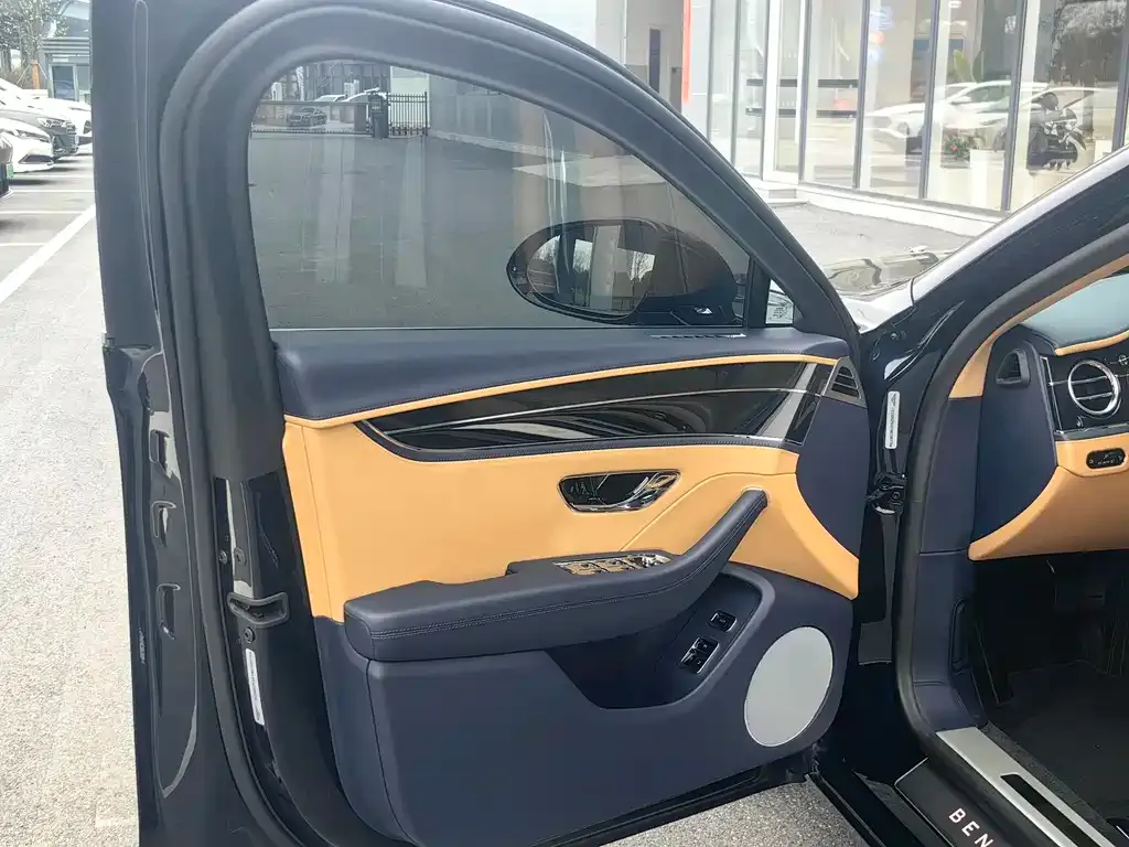 Bentley Flying Spur 2021 из CN, фото 2