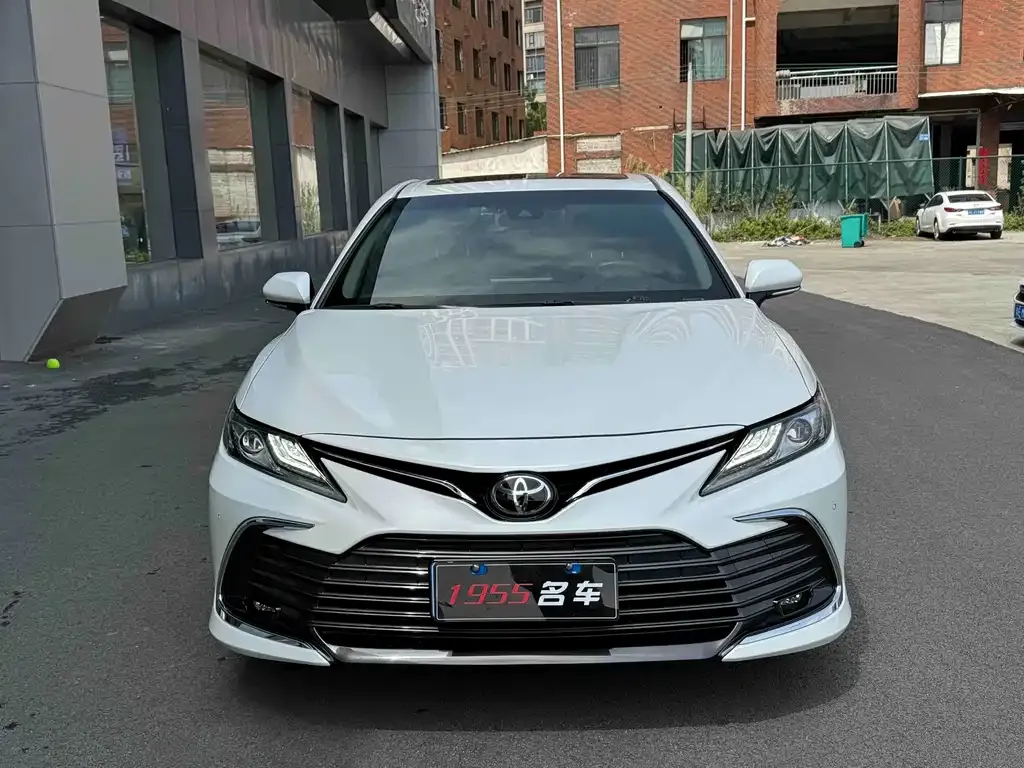 Toyota Camry — фото 6