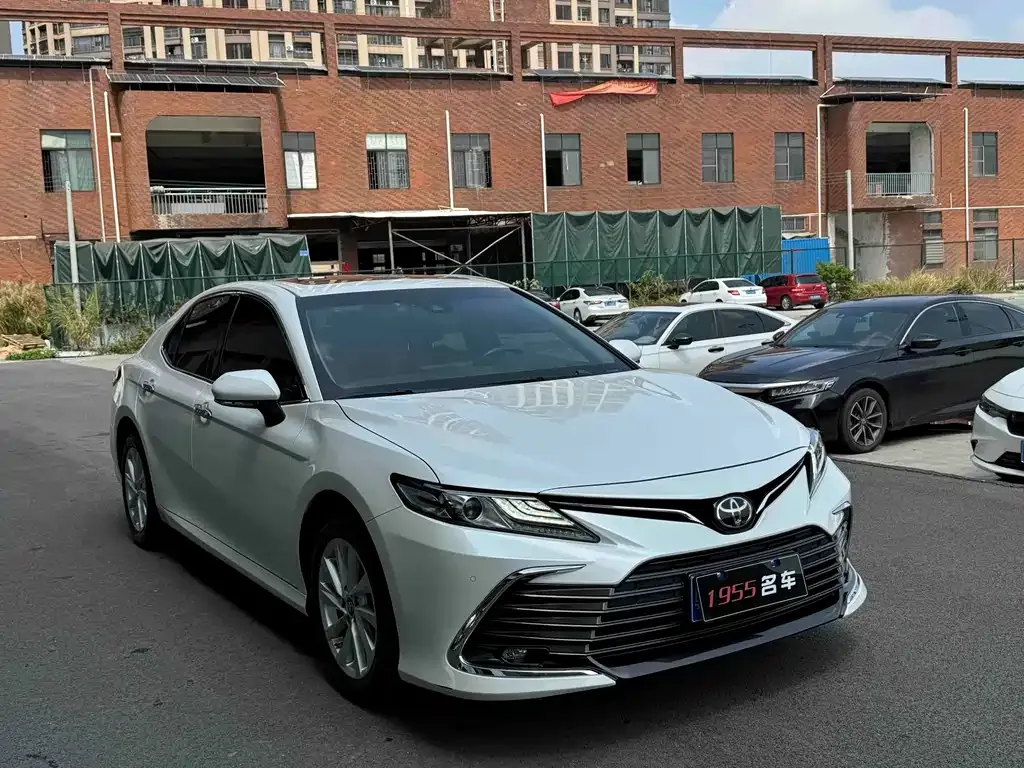 Toyota Camry — фото 4
