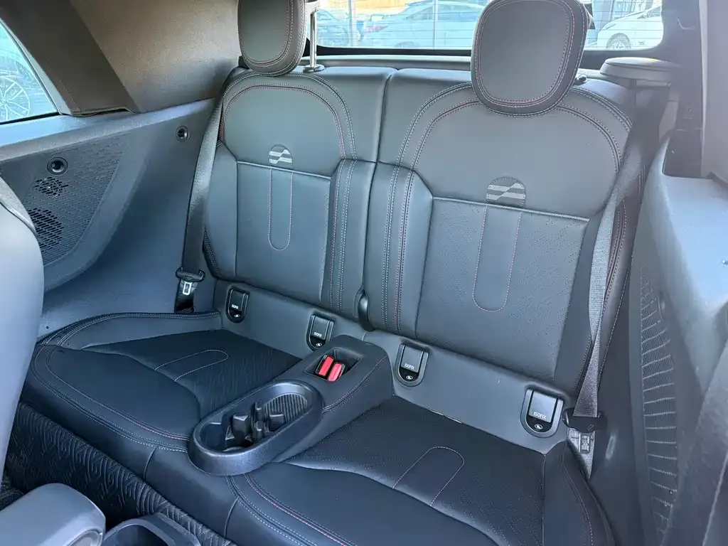 MINI Cooper (3-door) 2025 из CN, фото 2