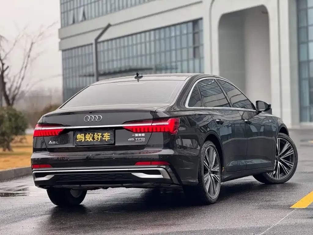 Audi A6L — фото 7