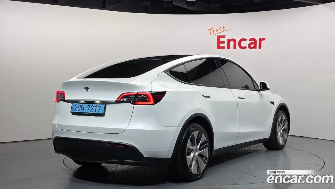 Tesla Model Y — фото 2