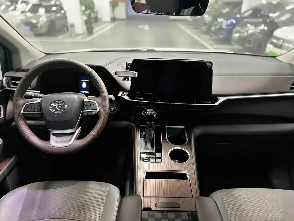 Toyota Granvia 2024 из CN, фото 6
