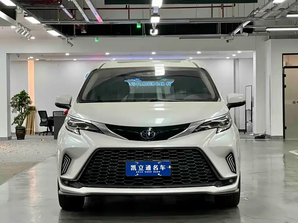 Toyota Granvia 2024 из CN, фото 7