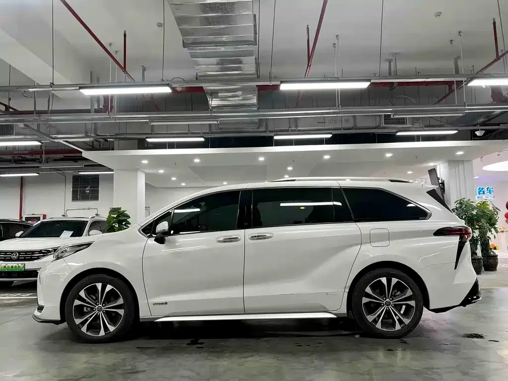 Toyota Granvia 2024 из CN, фото 3