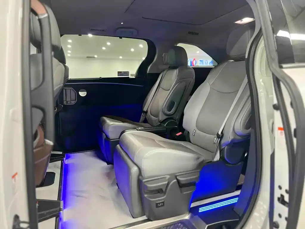 Toyota Granvia 2024 из CN, фото 2