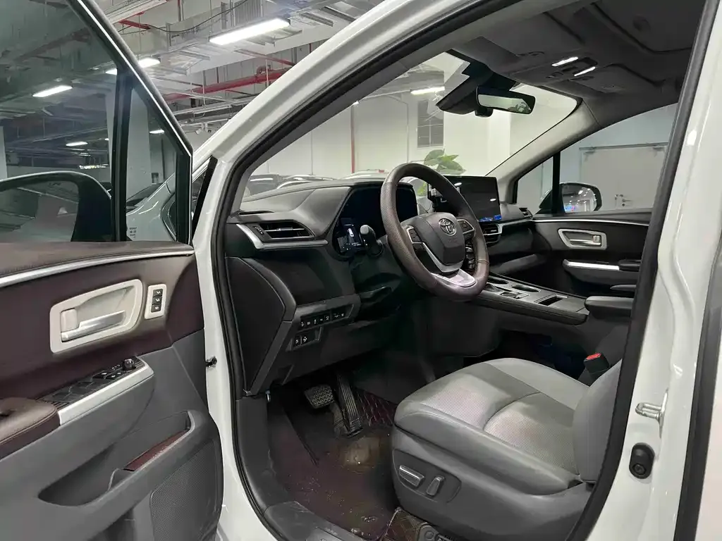 Toyota Granvia 2024 из CN, фото 8