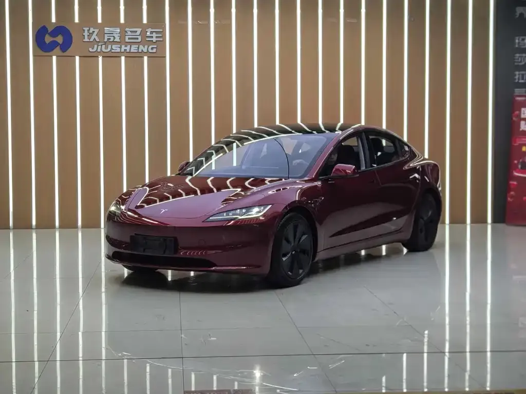 Tesla Model 3 — фото 1