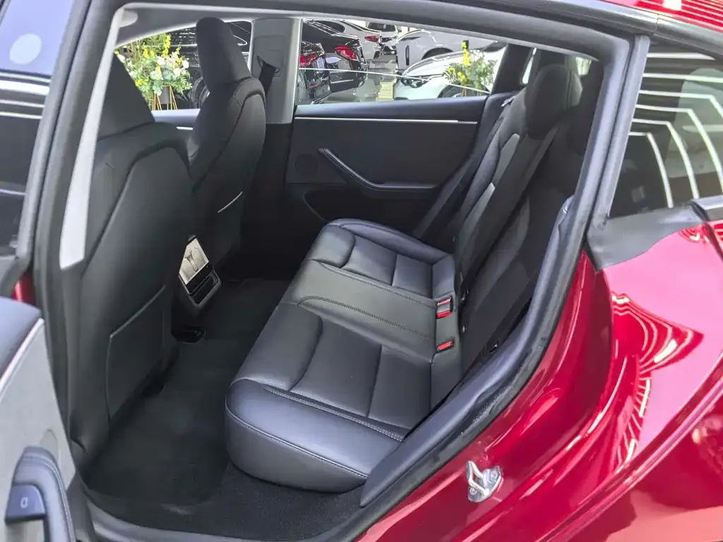 Tesla Model 3 — фото 10